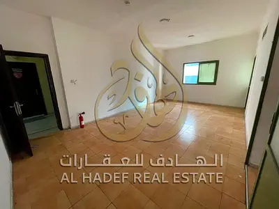 34000 درهم غرفتين وصالة للإيجار في القاسمية المحطة مع بلكونة تكييف وغاز مركزي خزائن بالحائط موقع مميز قريب من الخدمات والمطاعم والمحلات والمواصلات وال