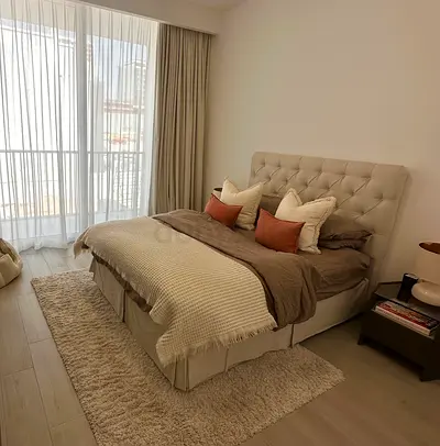 Sofa.com King Size Headboard & Valance + FREE Dreams Divan Base – AED 2,000