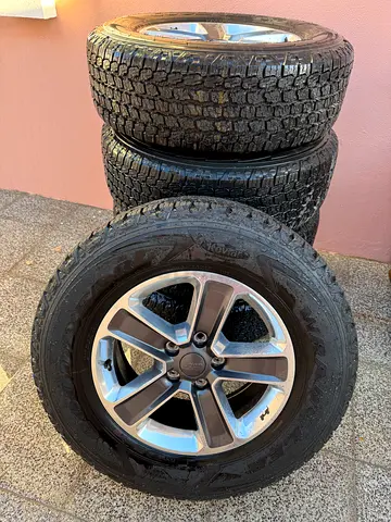Jeep Wrangler JL Sahara 2022 Original Wheels