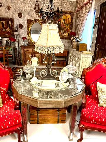 The one Octagonal Mirrored Table