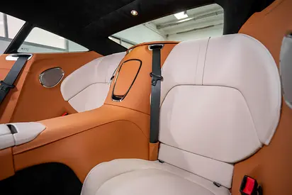 2025 Aston Martin DB12 缩略图 17
