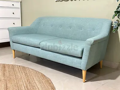 Made in USA Light Blue 3-Seater Sofa
Comfortable and spacious 3-seater sofa, made in the USA, in a