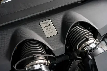 2025 Aston Martin DB12 缩略图 11