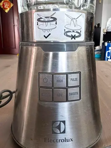 Electrolux stainless steel blender/food processor - good working condition