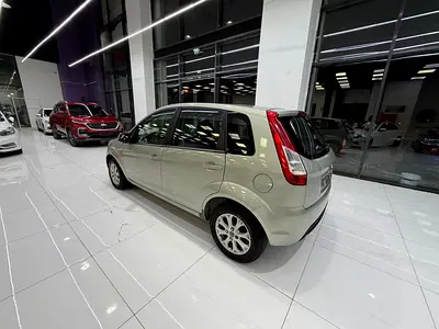 2015 FORD FIGO 照片 5