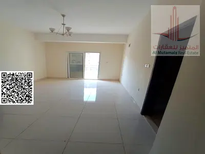 A well-maintained 1-bedroom apartment with a living room and 2 bathrooms is available for annual re