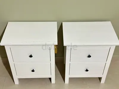 IKEA HEMNES White Nightstands – 2 Units

Two IKEA HEMNES bedside tables in white, sturdy and practic