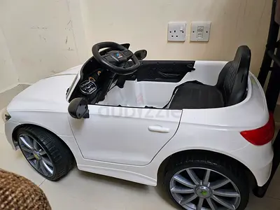 Kids ride-on rechargeable car with remote