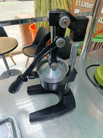 Heavy-Duty Manual Citrus/Orange Juicer Press