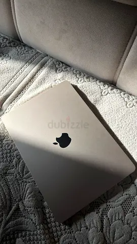 Apple 13-inch MacBook Air With Apple M2 chip with 8-core CPU and GPU, 16GB RAM, 256GB SSD gold