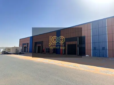 🏭 مستودعات وشورومات جديدة للإيجار في أم الثعوب أم القيوين | 8,600 قدم² | كهرباء 100 كيلووات
