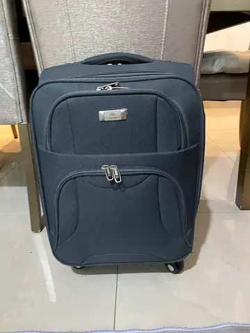 Medium soft-shell roller luggage suitcase - good condition