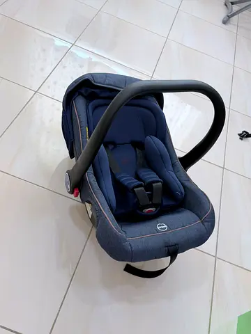 Giggles journey Infant car seat / baby carrier - good condition