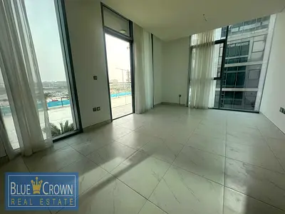 CORNER UNIT// READY TO MOVE 1BR