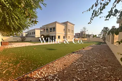 CORNER 2BR VILLA | SPACIOUS | MAID'S ROOM