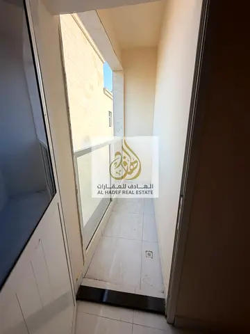 🏠 **للإيجار السنوي – غرفة وصالة | العالية – عجمان**  📍 **موقع مميز في منطقة العالية**، على طريق الشيخ محمد بن زايد، مع سهولة الوصول إلى الطرق الرئيس