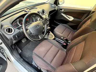2011 FORD FIGO 照片 9