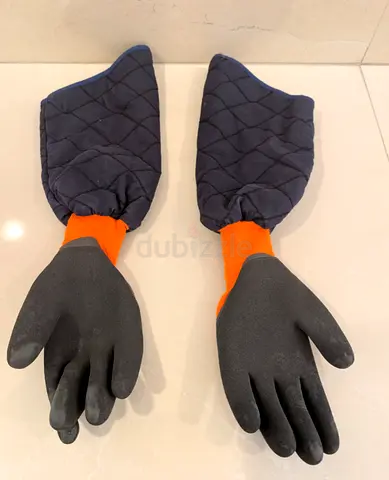 Long heat-resistant oven/glove mitts with rubber-coated grip - used
