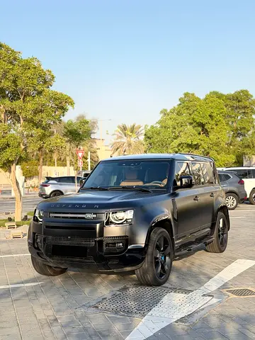 2023 Land Rover Defender 110 V8 Edition P525 GCC Specs
