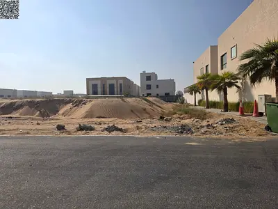 للبيع قطعتين شارع وسكه خلف الخدمات أرضي سكنية بموقع متميز في منطقة الزاهيه في عجمان