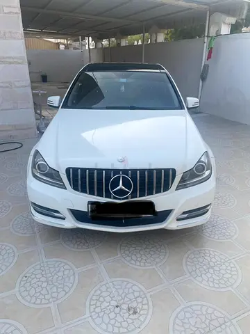 2013 Mercedes-Benz C-Class C200 GCC Specs