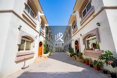 **فيلا للإيجار في شرقان داخل مجمع سكني | طابقين | 3 غرف نوم | مجلس | 3 حمامات | غرفة خادمة | موقف سيارات**