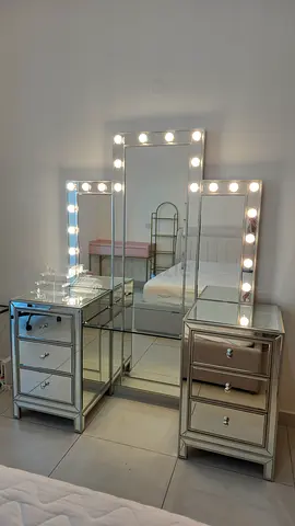 Vanity- Dresser with lighs