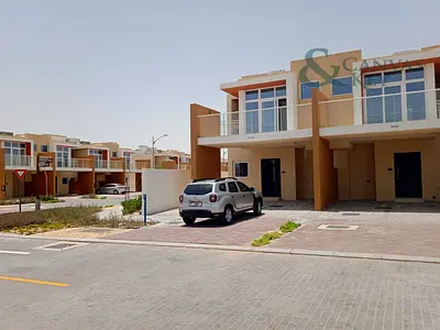 PRIME LOCATION | SPACIOUS LAYOUT | MULTIPLE TOWNHOUSE