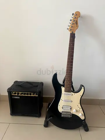 Yamaha black electric guitar with small amp - good condition