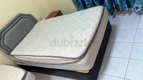 4 Queen size mattress with 4 base - good condition