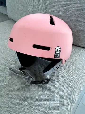 Skiing helmet