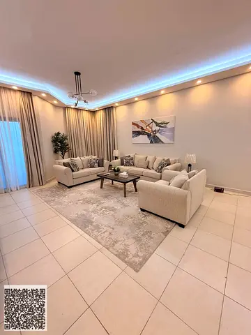 شقة فاخرة VIP مجددة 3 غرف نوم + خادمة | مفروشة بالكامل | مطبخ مطور أمام اتحاد التعاون والأسماك