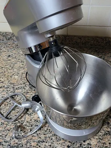 Dough mixer with 3 mixer