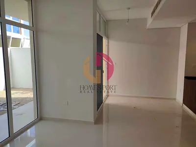 Middle Unit | Pet Friendly | Bright and Spacious