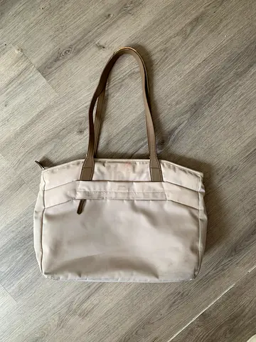 Beige tote handbag with shoulder straps - good condition