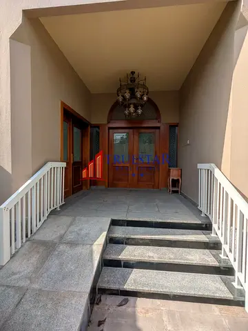 COMMERCIAL VILLA MAIN BEACH ROAD 5BR+MAIDS+DRIVER PRIVATE GARDEN POOL