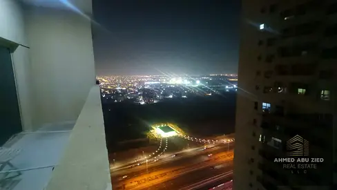 للإيجار السنوي في برج لافيندر | طابق علوي | إطلالة مفتوحة | مطبخ مغلق | 4 أو 6 دفعات