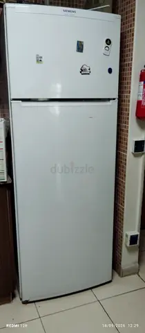 Siemens white top-freezer refrigerator - good working condition