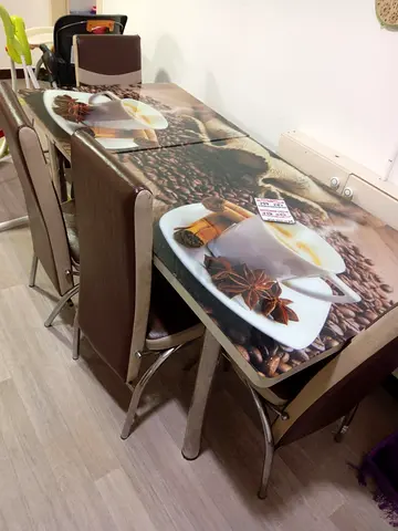 Dining table in perfect condition