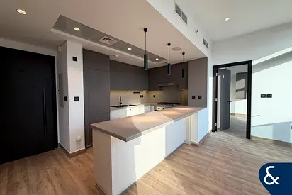 Modern Finish | Spacious 1 Bed | Vacant