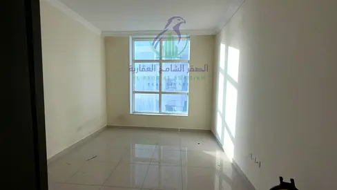 شقة غرفتين وصالة للإيجار السنوي في الممزر الشارقة ببلكونة وإطلالة بحرية مفتوحة وتكييف وباركينغ وجيم ومسبح مجاني