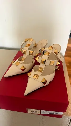 Valentino Rockstud