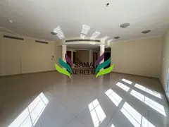 5 Bed Villa |Prime Location | Commercial villa Main Road Facing
