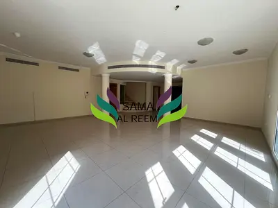 5 Bed Villa |Prime Location | Commercial villa Main Road Facing