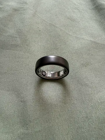 Oura Ring 5 - smart fitness ring (size 8)