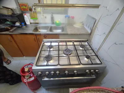 Used freestanding gas cooker with oven - good working condition