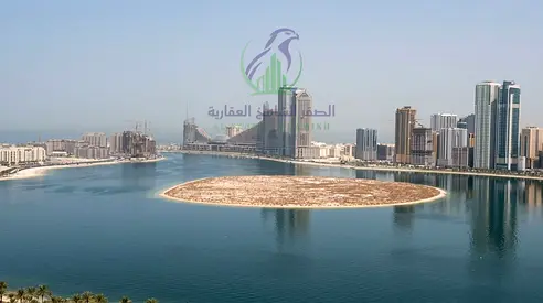 ثلاث غرف وصالة بالتعاون، غرفة ماستر، صالة مع بلكونة وإطلالة بحرية، 3 حمامات، سعر مميز، 4 أو 6 شيكات، على مخرج دبي مباشرة.