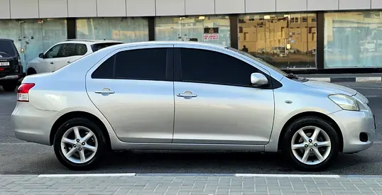 2011 Toyota YARIS 照片 5