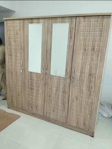 4-door Wooden Wardrobe with Mirrors — Good quality