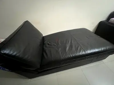 Single black leather chaise lounge / daybed - good condition